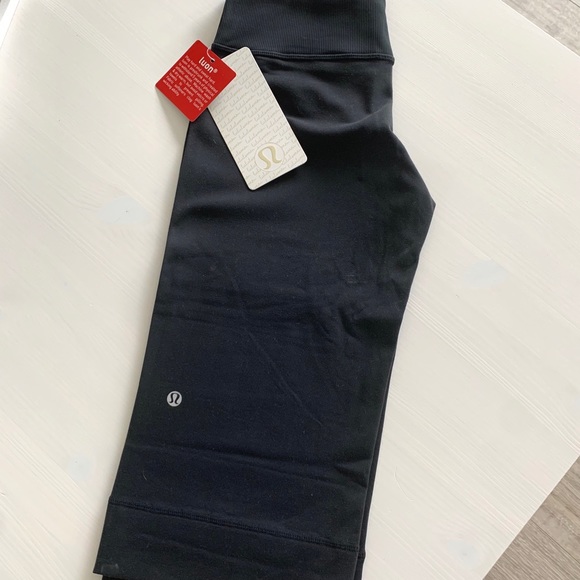 Lululemon Clam Digger ll - Picture 2 of 3